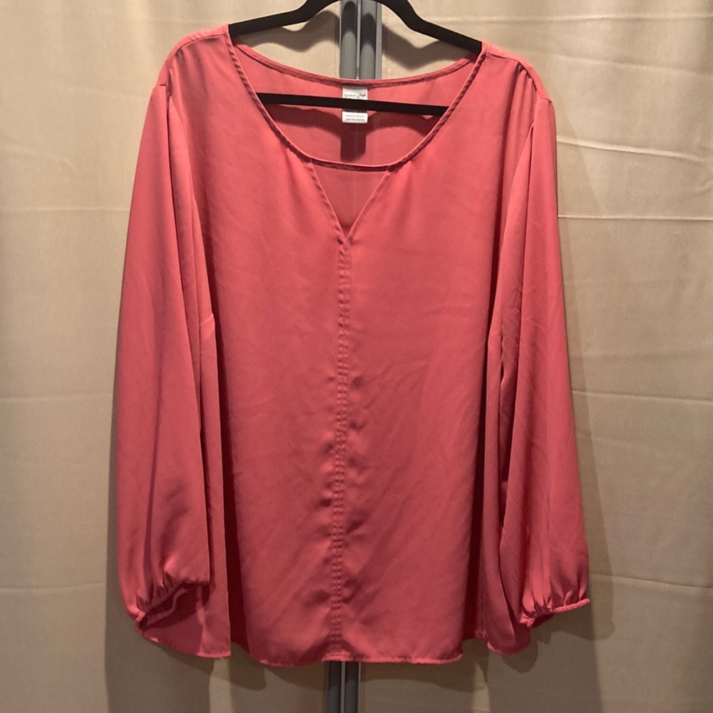 Coral v-neck long sleeve blouse